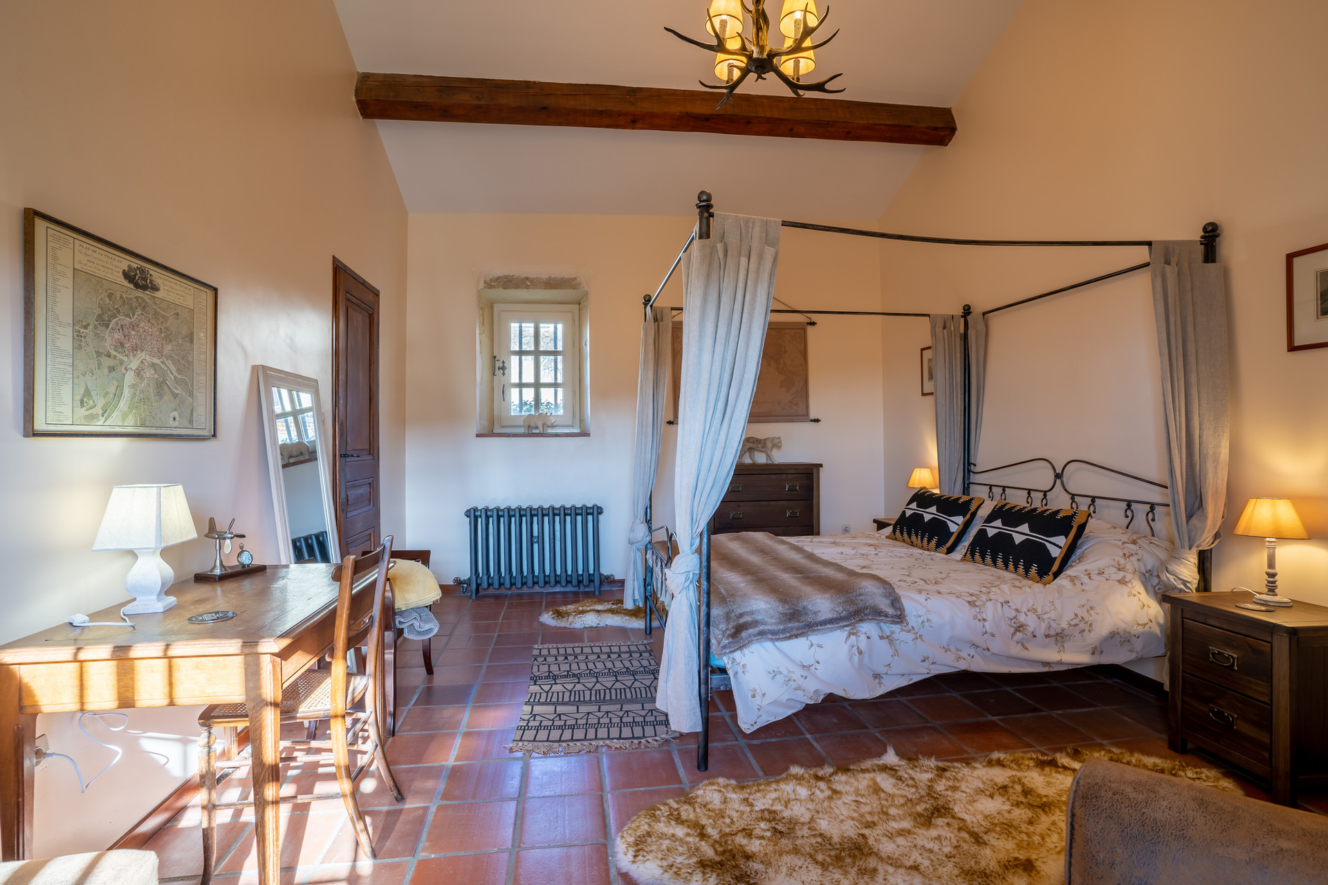 Four-poster bedroom