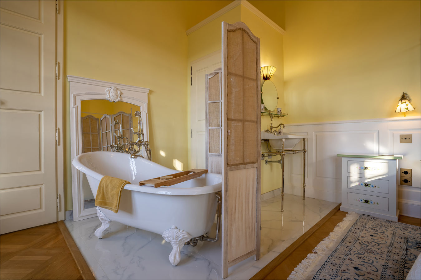 Les Cazettes gardens at dusk